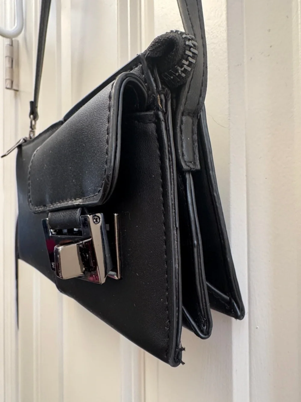 Steve Madden exterior flap